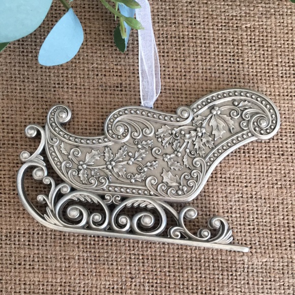 NIB Vintage 2013 Hallmark Santa’s Sleigh Ornament - Picture 3 of 10